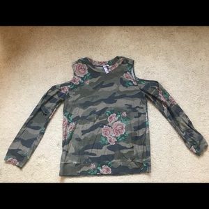 Camo Cold shoulder sweatshirt